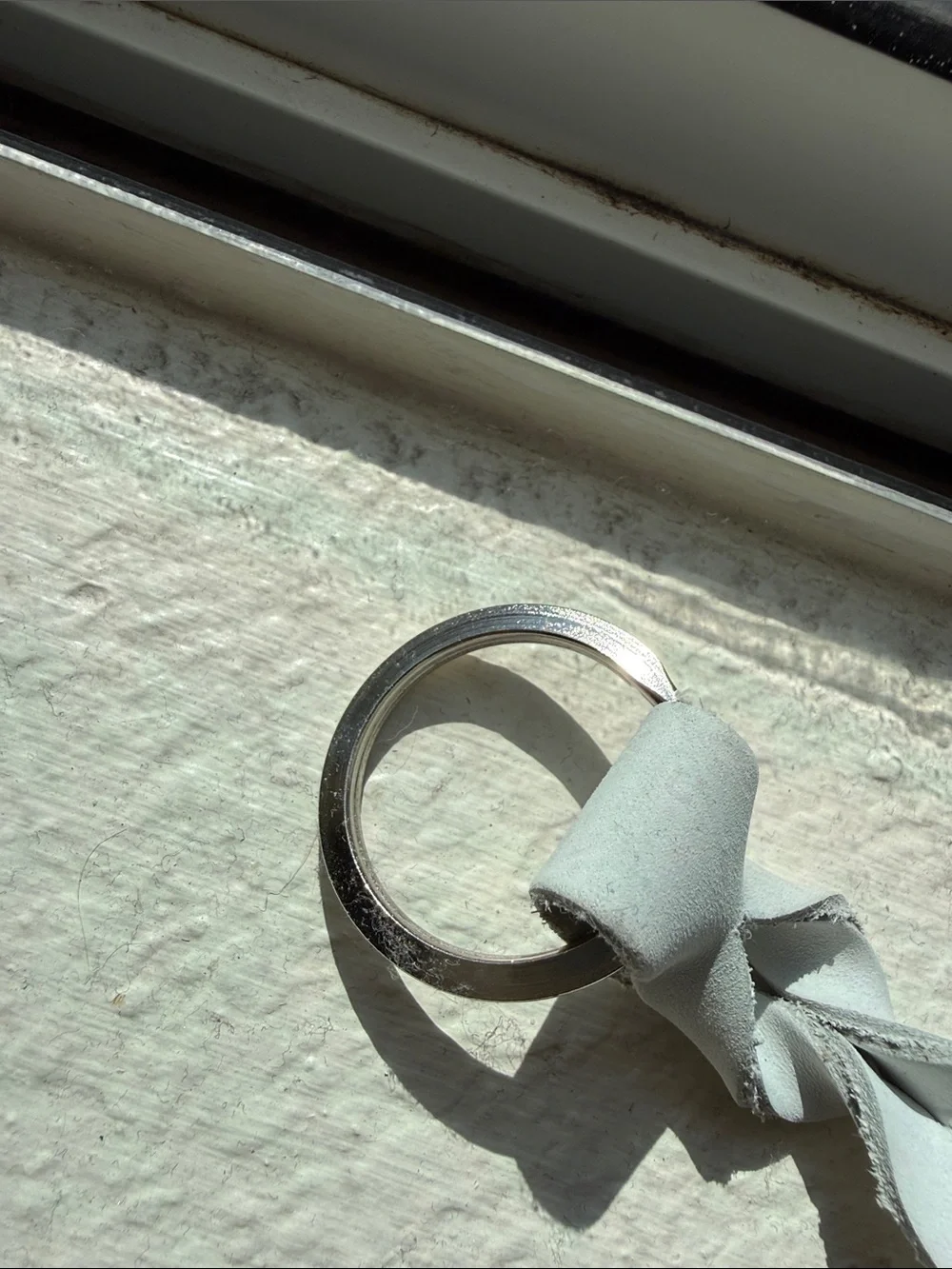 Vélez Leather Knot Keychain in Light Gray
